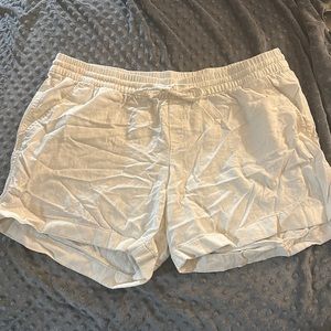 Old navy white stretchy canvas shorts